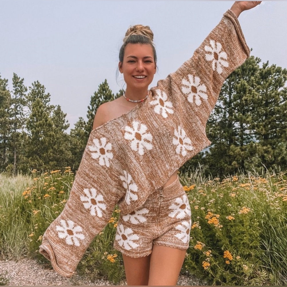 STORIA FLORAL SWEATER SET (BLACK/WHITE) - Picture 3 of 16